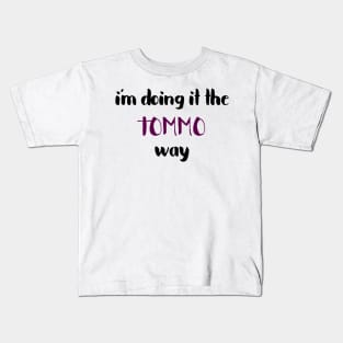 Doing it the tommy way Louis Tomlinson Kids T-Shirt